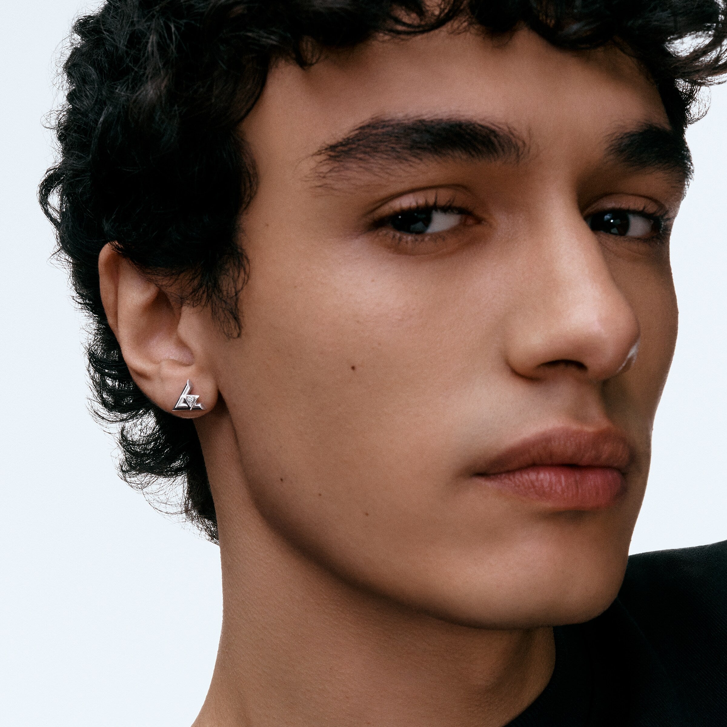 LOUIS VUITTON Boucle d’oreille en or blanc et diamant - LV Volt One