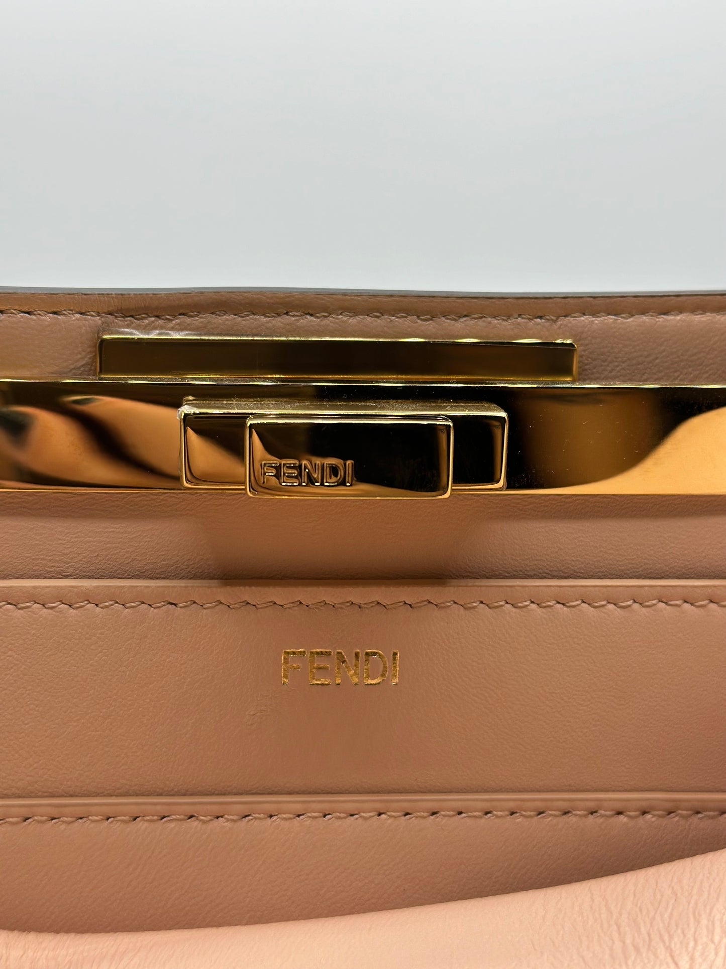 Sac à main Peekaboo IseeU Fendi blanc