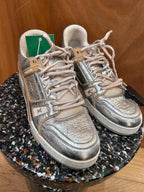 Louis Vuitton Lv Trainer sneakers cuir métallisé argent taille 42
