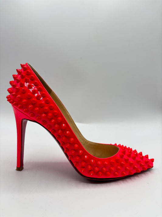 Escarpins rose à clous Louboutin - 38