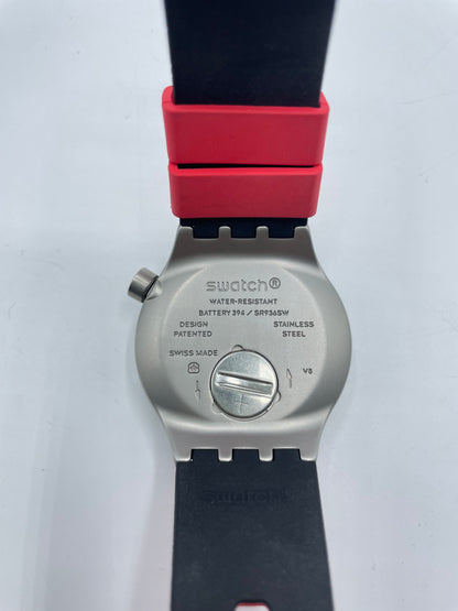 Montre Swatch rouge noir