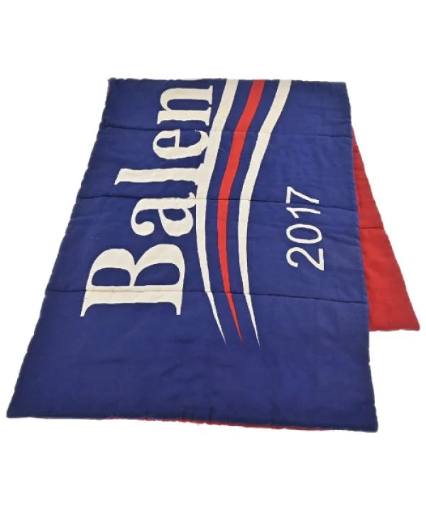 Plaid Balenciaga logo bleu rouge écharpe oversize luxe
