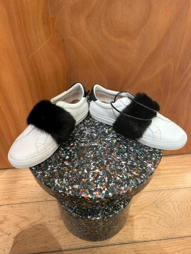Sneakers Givenchy Paris cuir blanc bande fourrure noire – T36